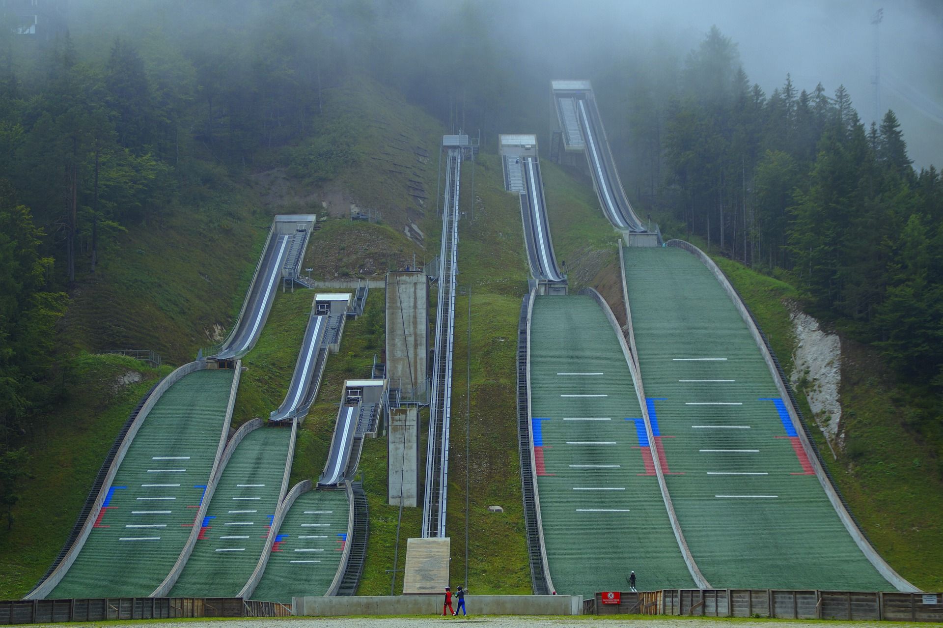 skisprungschanzesaalfeldenleogang.jpg